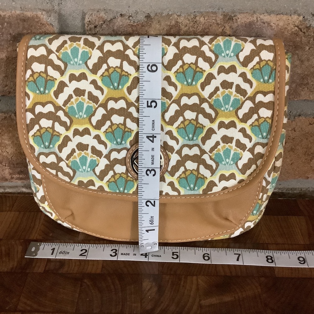 RELIC Seashell Print Crossbody Bag - Picture 9 of 9